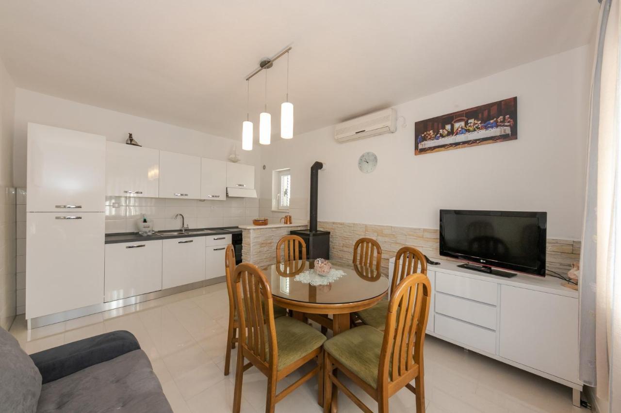 Apartments Mate Vinišće 外观 照片