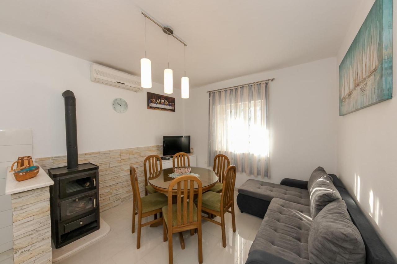 Apartments Mate Vinišće 外观 照片