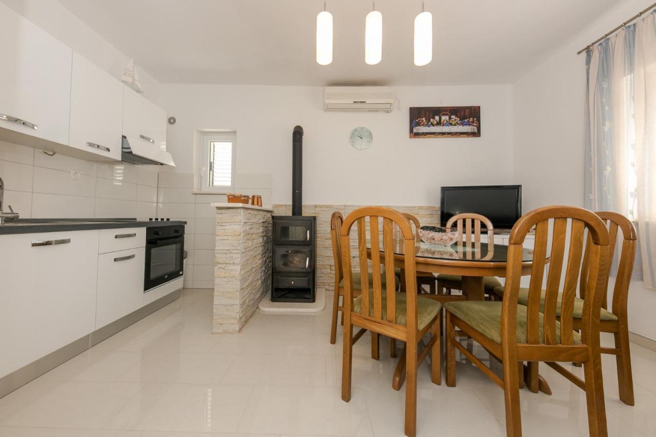 Apartments Mate Vinišće 外观 照片