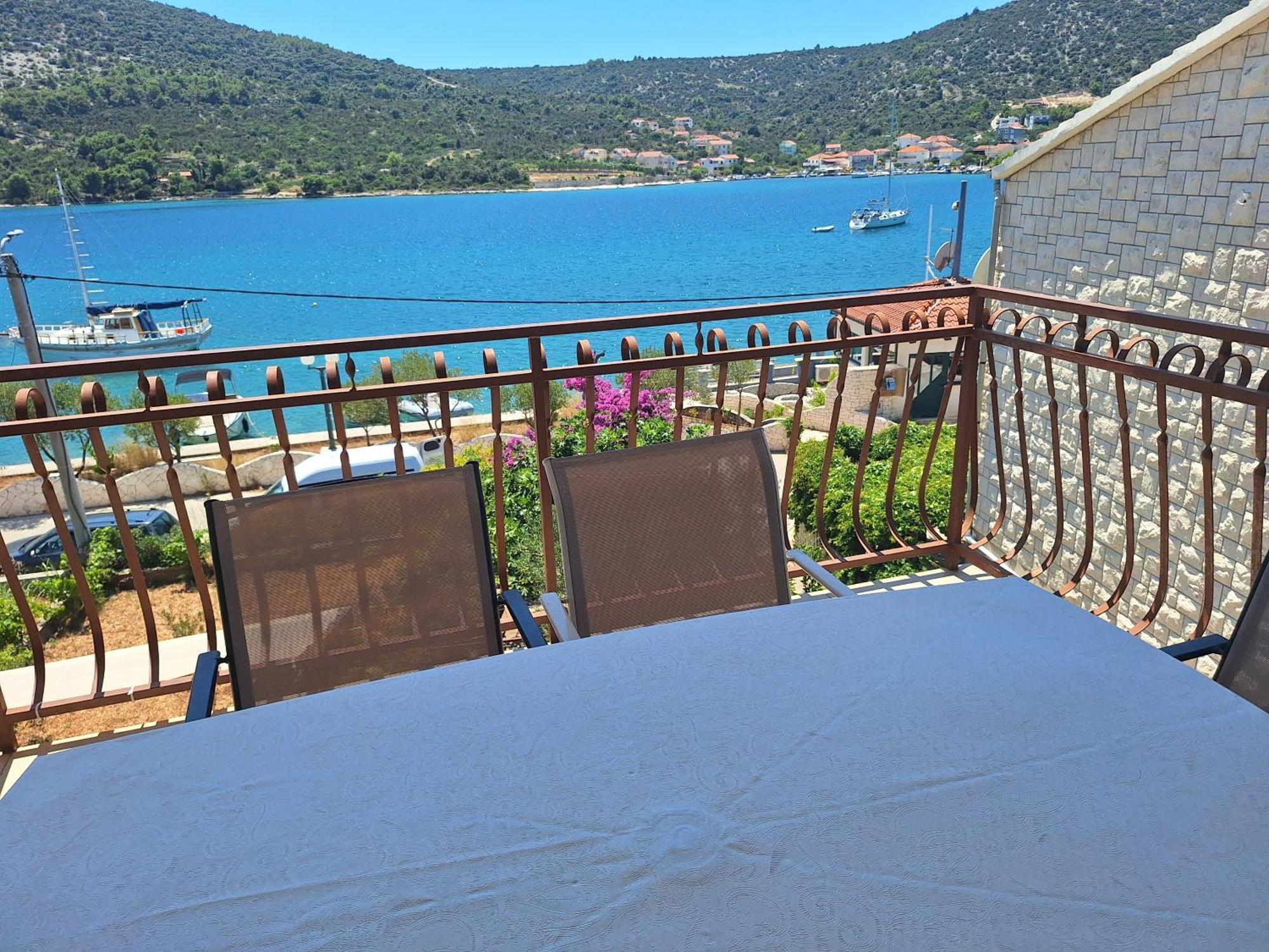 Apartments Mate Vinišće 外观 照片