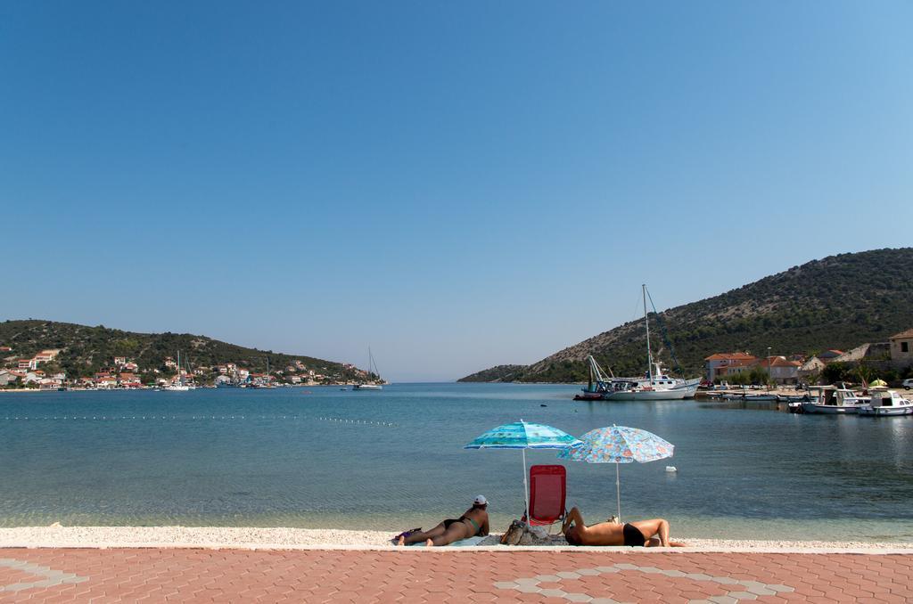 Apartments Mate Vinišće 外观 照片