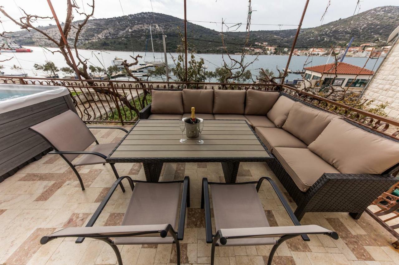 Apartments Mate Vinišće 外观 照片