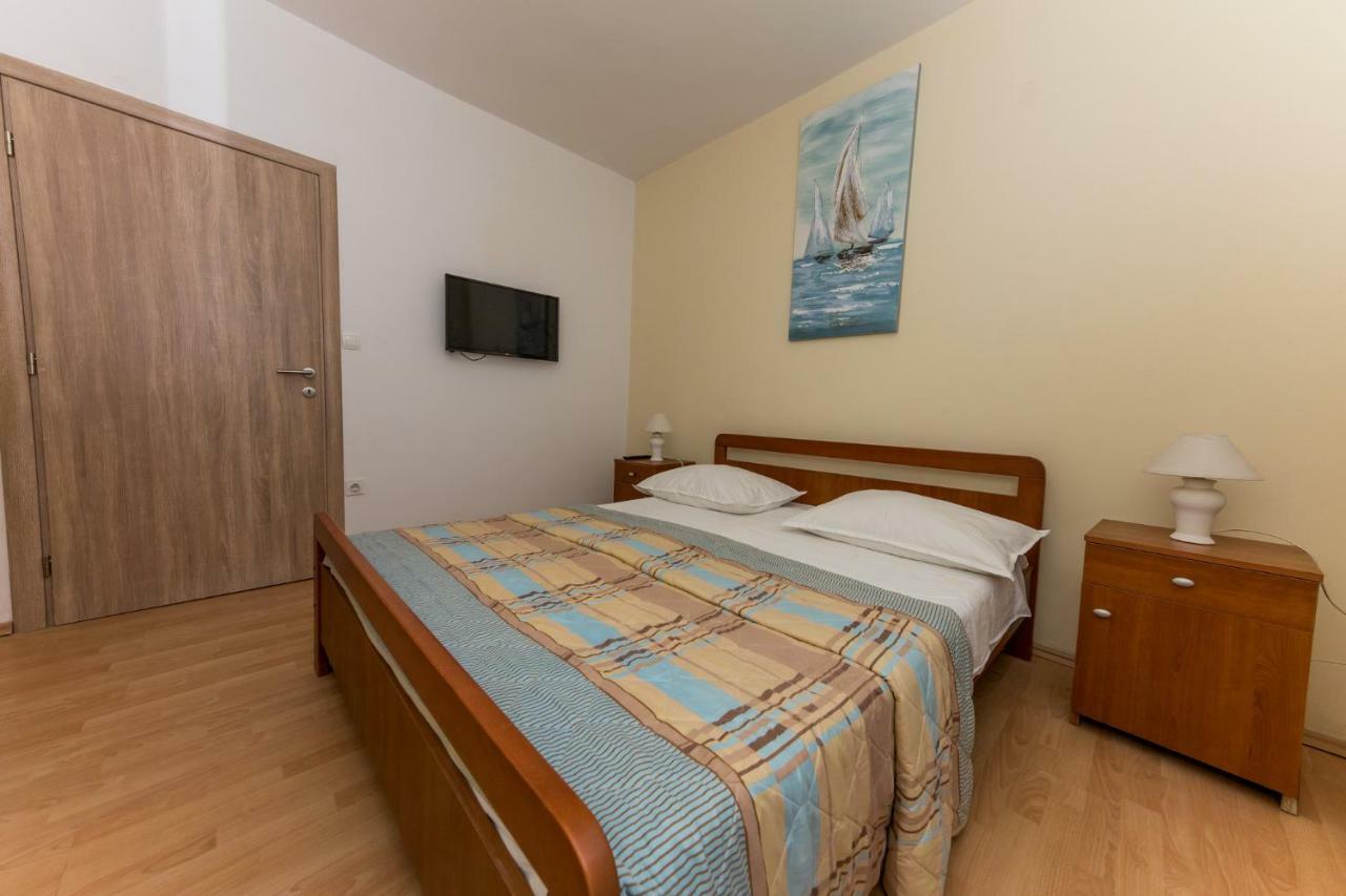 Apartments Mate Vinišće 外观 照片