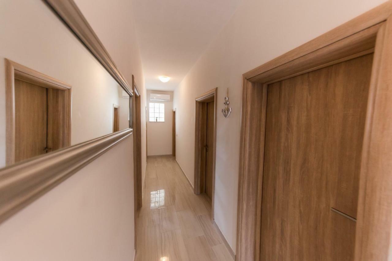 Apartments Mate Vinišće 外观 照片