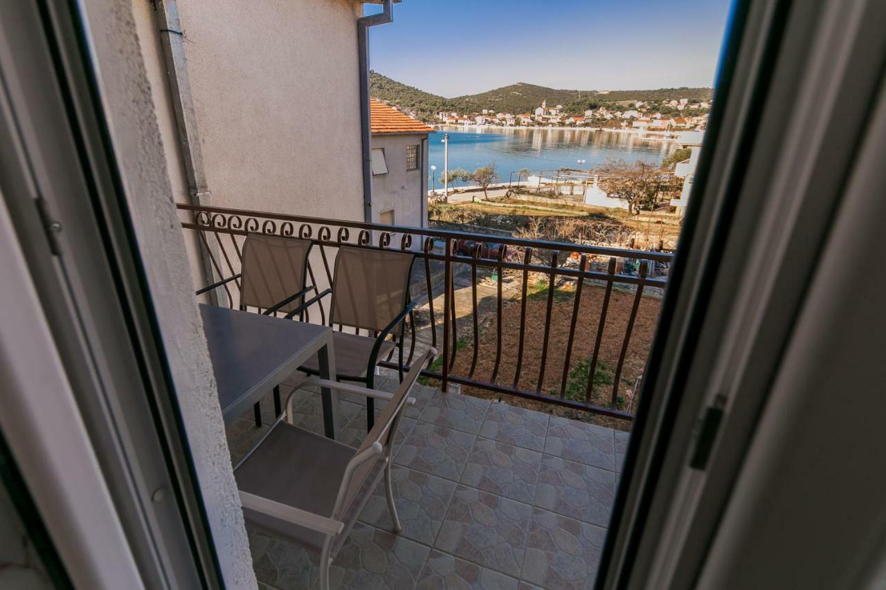 Apartments Mate Vinišće 外观 照片