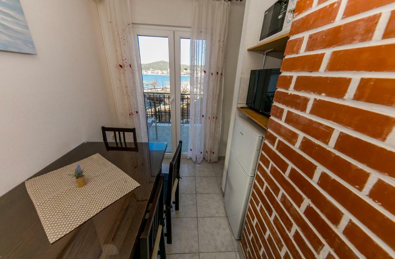 Apartments Mate Vinišće 外观 照片